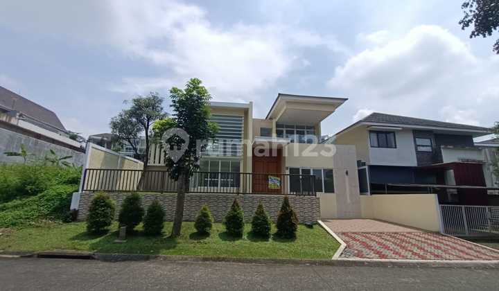 Modern House Dengan Halaman Luas, Sentul City, Bogor