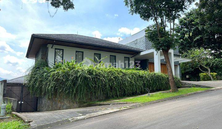 Cozy House With Lift And Golf View In Sentul City, Bogor 1