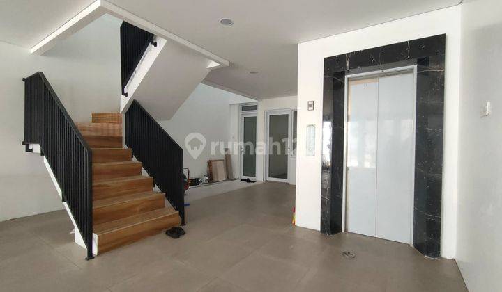 Rumah Modern Full Marmer Dengan Private Pool, Lift di Sentul City 2