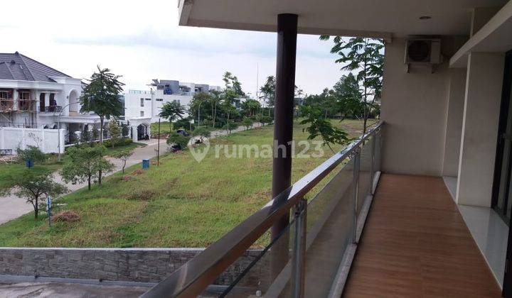 Rumah Dengan View Pegunungan Dan Depan Green Area di Sentul City 2