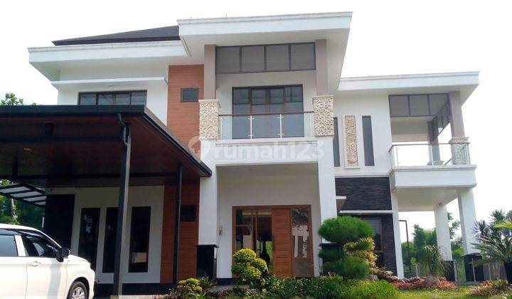 Rumah SHM Posisi Hook Dengan Taman Lahan Belakang di Sentul City 2