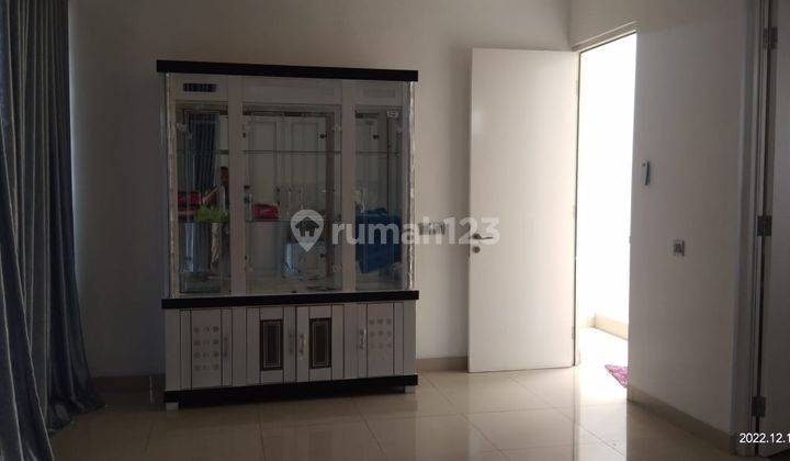 Rumah Minimalis Furnish Posisi Hook Taman Luas di Sentul City 2