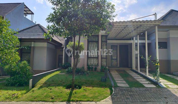 Rumah Minimalis Dengan Taman Belakang di Sentul City 1