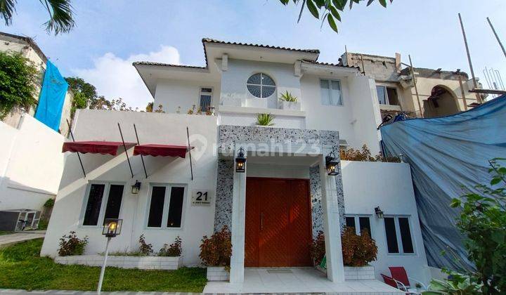 Rumah Dengan Private Pool, Semi Furnish 2lt 1