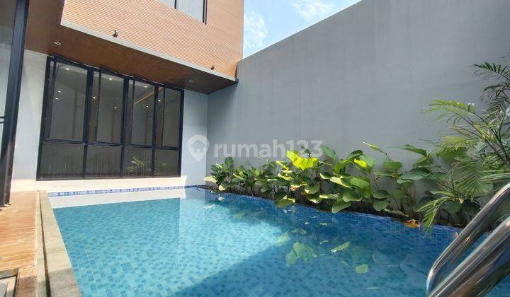 Rumah 2 Lantai, Dilengkapi Private Pool Dan Lift, Depan Green Area, Unfurnished, Shm, di Sentul City, Bogor 1