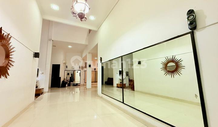 Rumah Mewah di Kawasan Elite Cibinong, Bangunan Super Luas, SHM