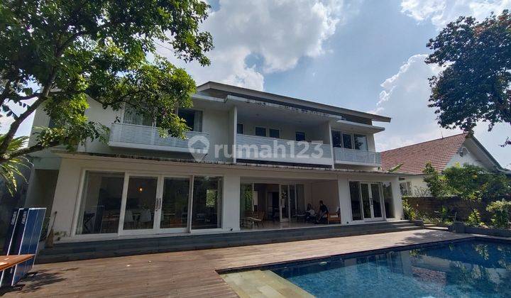 Rumah Villa Mewah Dengan Kolam Renang Dan Green Area Di Sentul City. 2