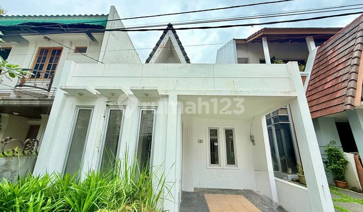 Rumah Strategis di Sentul City 1,5 Lantai, Harga 750 Juta Nego Rumah Strategis di Sentul City 1,5 Lantai, Harga 750 Juta Nego