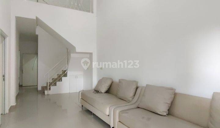 Rumah 2 Lantai SHM 8 Kamar di Sentul City 2