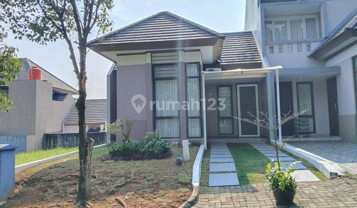 Rumah minimalis dilengkapi dengan taman dan view pegunungan di sentul city bogor. 2