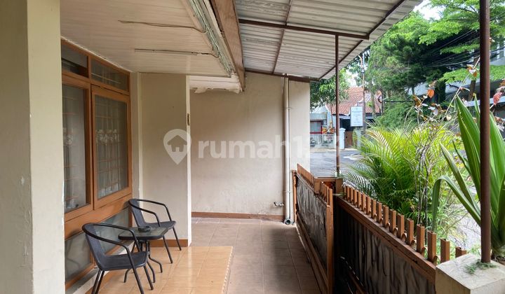 Rumah Klasik Pusat Kota Sayap Riau di Bandung Kota Rumah Klasik Pusat Kota Sayap Riau di Bandung Kota