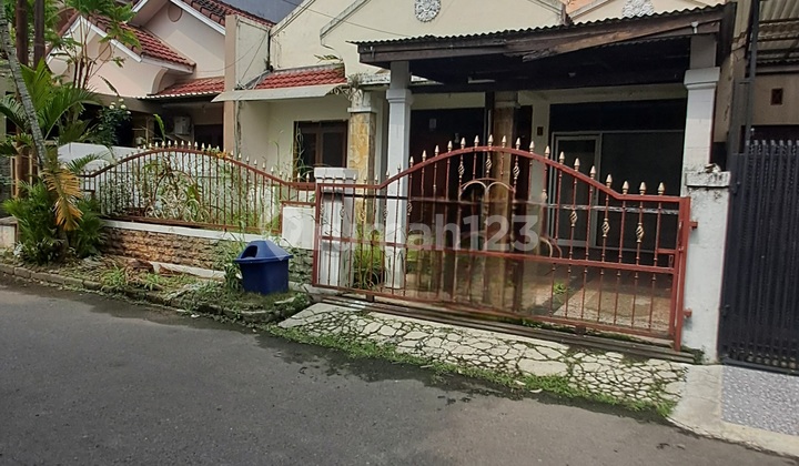 Rumah 2 Lantai Terawat Nyaman Komp Senam Indah di Antapani