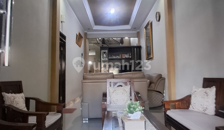 Rumah Bagus 2 Lantai Jalan Lebar di Kembar Sayap Bkr, Buah Batu 2