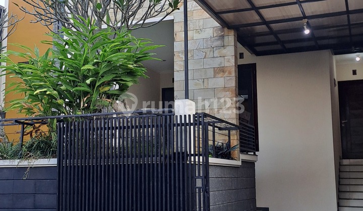 Rumah Bagus Minimalis 2 Lantai View Menawan di Cigadung Sayap Dago Rumah Bagus Minimalis 2 Lantai View Menawan di Cigadung Sayap Dago