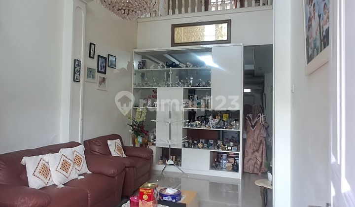 Rumah Bagus 2 Lantai di Komplek Istana Kawaluyaan Buah Batu