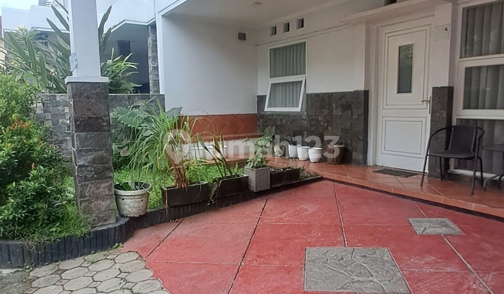 Nice 2-Story House Near Gedung Sate in Cigadung, Bandung City 2