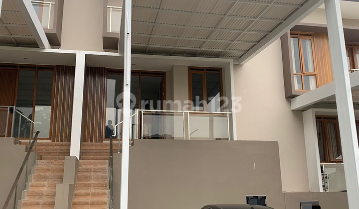 Rumah Bagus 2 Lantai Minimalis Ada View, Area Sejuk di Cigadung Rumah Bagus 2 Lantai Minimalis Ada View, Area Sejuk di Cigadung
