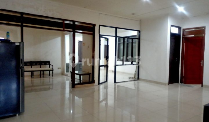 Large House with Spacious Yard Near Trans Studio in Turangga 2