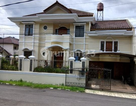 Luxury Ready-to-Occupy 2-Story House in Istana Regency. 1