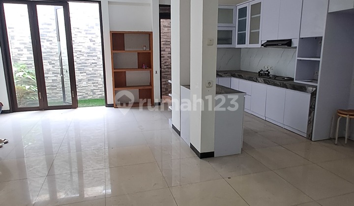 Rumah 2 Lantai Bagus Siap Huni di Komplek Grand Sharon Soekarno Hatta 2