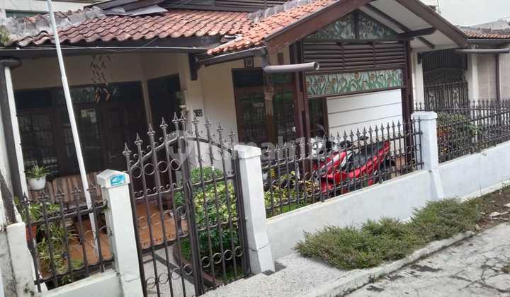 Rumah Bagus Kokoh Kawasan Sejuk dan Asri di Dago 1