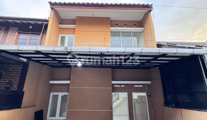 Rumah Bagus Siap Huni 2 Lantai Kuldesak di Arcamanik Cisaranten Kulon