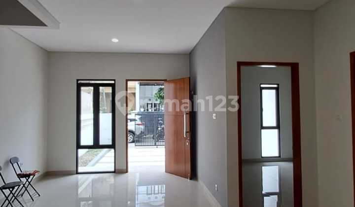 Rumah Bagus 2 Lantai di Sayap Bkr, Srimahi Lingkungan Nyaman