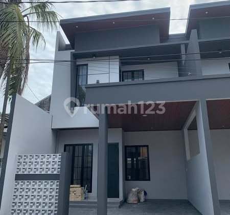 Rumah 2LT Unit Terbatas Bangunan Baru Bisa KPR DP Ringan Lokasi Jalan Utama di Perum Boulevard Hijau Kota Harapan Indah