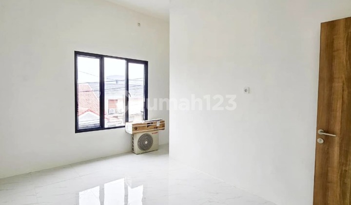 Rumah 2Lt Bangunan Full Renovasi bisa KPR Harga Terjangkau di Boulevard Hijau Kota Harapan Indah Bekasi 2