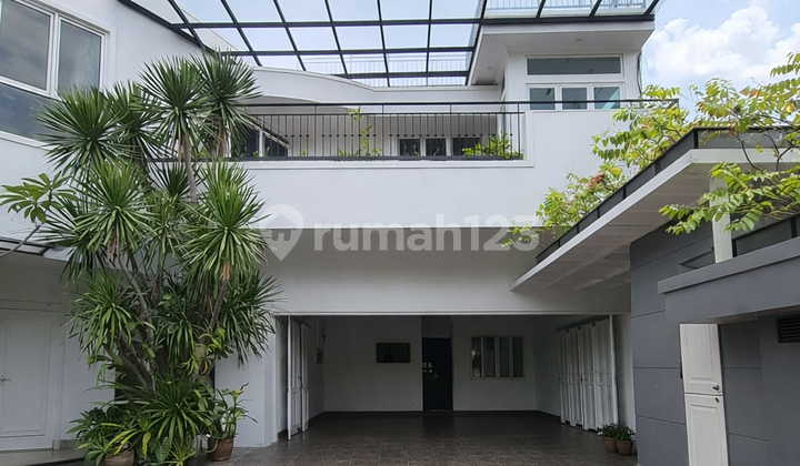 Rumah Siap Huni Jalan Lebar Akses Mudah di Pondok Indah Rumah Siap Huni Jalan Lebar Akses Mudah di Pondok Indah