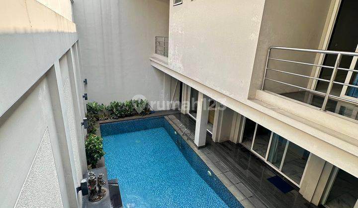 Bergaya Minimalis Modern Style Dalam Gated Area Jalan Lebar Suasana Tenang Rumah Baru Siap Dihuni Dengan Fasilitas Kolam Renang Rumah Baru di Pondok Indah, Metro Alam, Kebayoran Lama 24