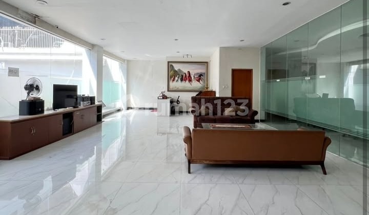 Bangunan Siap Jadi Kantor & Pinggir Jalan Besar Bangunan Siap Jadi Kantor & Pinggir Jalan Besar