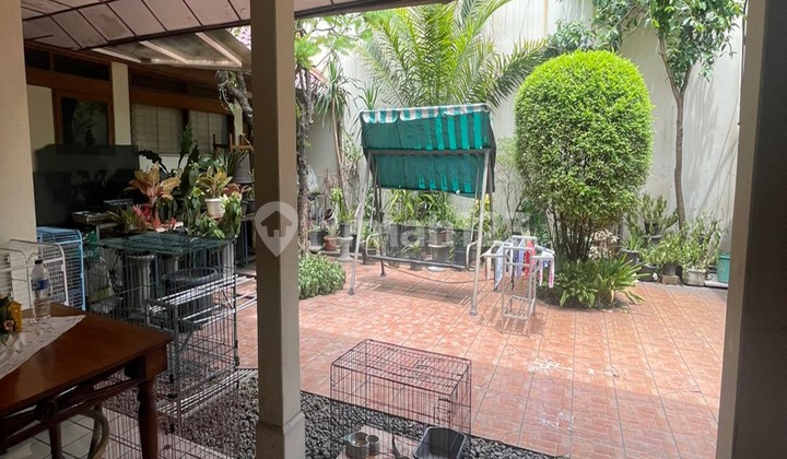 Strategis Lokasinya Di Pondok Indah & Rumah Lama Butuh Renovasi Rumah SHM - Sertifikat Hak Milik