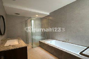 Rumah Siap Huni Brandnew 3 Lantai & Kolam Renang