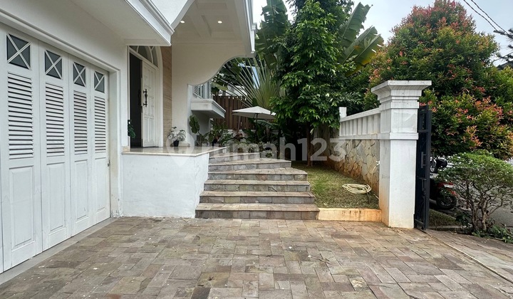 Pondok Indah Siap Huni Semi Furnished &Chandelier & Swimming Pool Rumah SHM di Pondok Indah Bagus 2