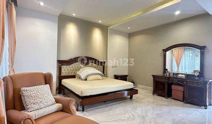 Bergaya Minimalis Modern Style Dalam Gated Area Jalan Lebar Suasana Tenang Rumah Baru Siap Dihuni Dengan Fasilitas Kolam Renang Rumah Baru di Pondok Indah, Metro Alam, Kebayoran Lama 23