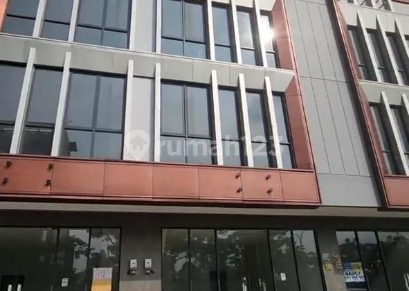 FOR RENT: Kotawisata Front Row Shop House, Opposite Eka Hospital.