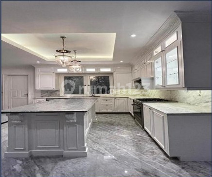 Disewakan Rumah Mewah Berlokasi Di Kebayoran Lama 