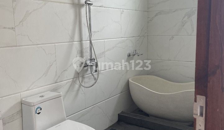 Dijual Rumah Mewah Siap Huni Dengan Kolam Renang Didalamnya  2