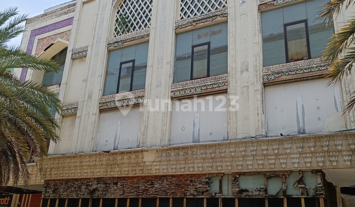 3 Shophouses, 4 Floors 596m², The Great Saladin, Margonda, Depok, Freehold Certificate