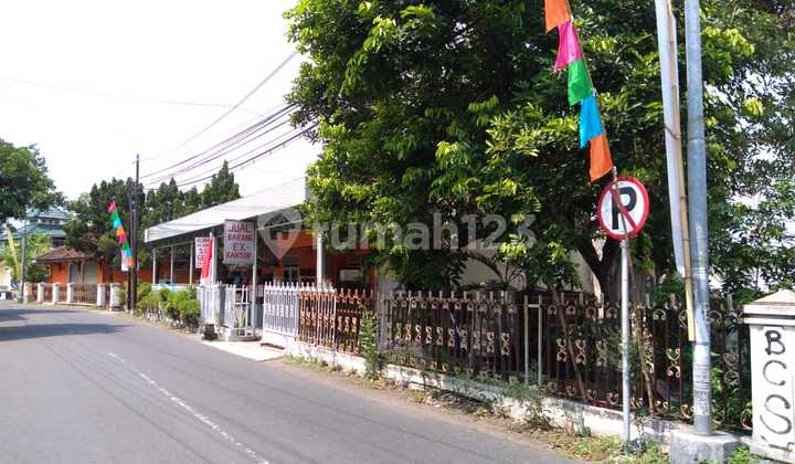 Rumah Luas Besar Unfurnished SHM di Yogyakarta Rumah Luas Besar Unfurnished SHM di Yogyakarta