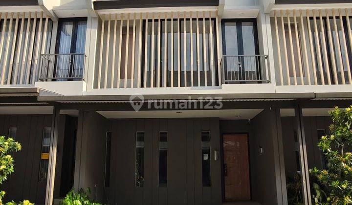 Rumah Baru Brand New Cluster Exclusive Danau Buatan Grand Wisata Bekasi 1