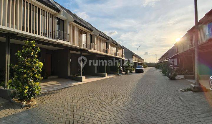 Rumah Baru Brand New Cluster Exclusive Danau Buatan Grand Wisata Bekasi 2
