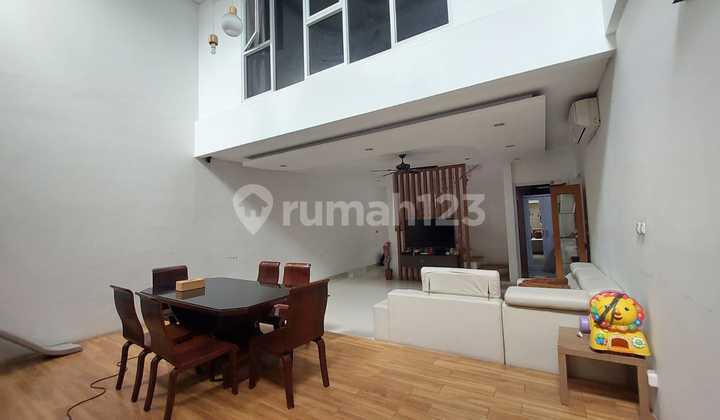 Rumah Modern Depan Taman Cluster Celebration Town Grand Wisata Bekasi 2