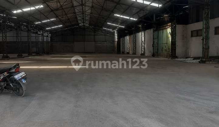 Warehouse in Cakung, Renovated, Ready to Use, Strategic Access.