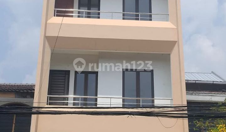 Rumah 3 Lantai, Shm, Bisa Untuk Usaha, Siap Huni, Renov, Bbs Banjir, Harga Nego