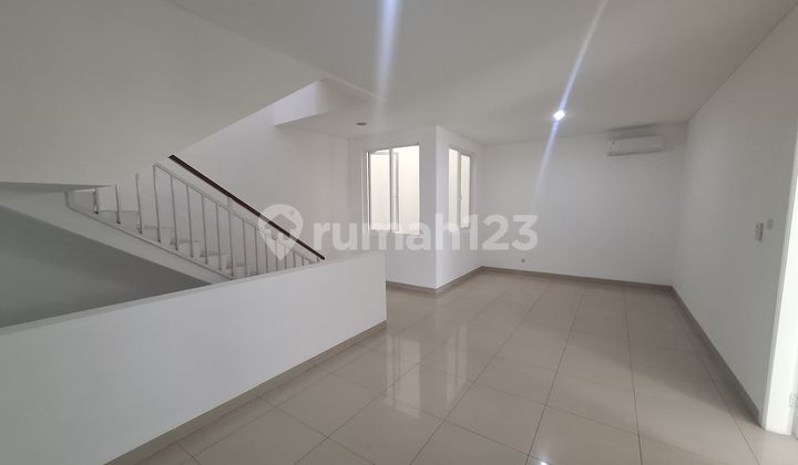 Rumah Gdg Lavender, Jual Cepat, Harga Nego, Bbs Banjir, 3,5 Lantai, Bagus, SHM, Modern, Renov, Selatan