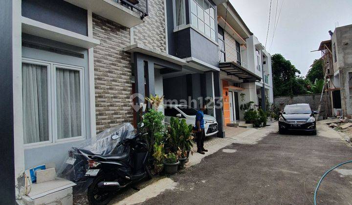 Town House Modern Carport 2 Mobil Jaktim 2