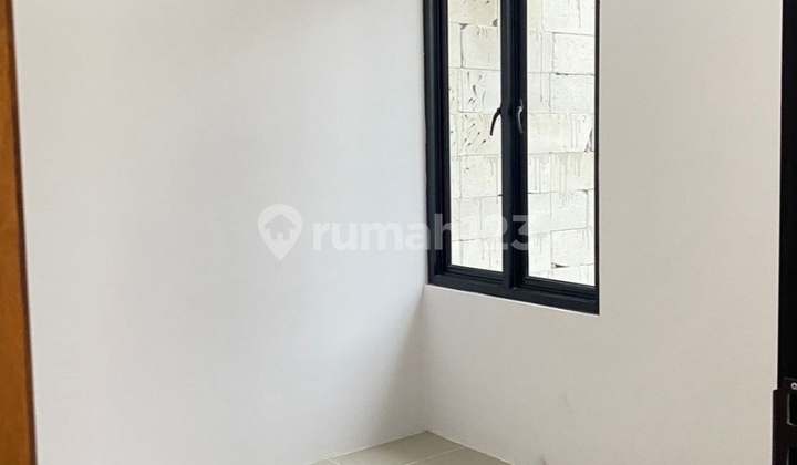 Town House Samping Jalan Ciracas Jaktim