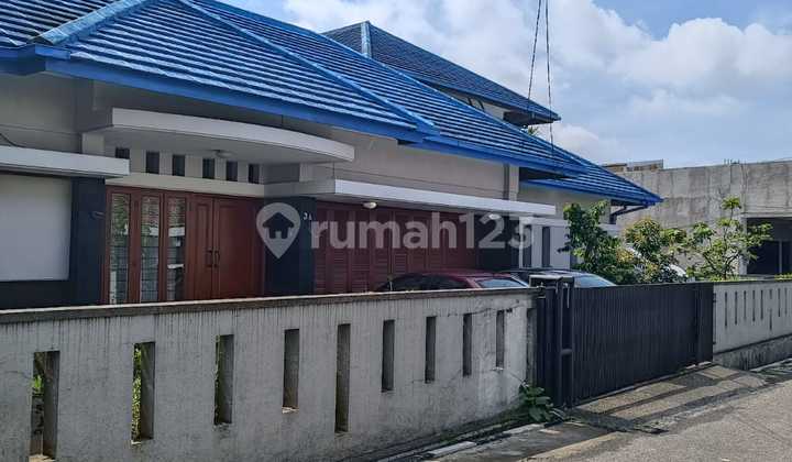 Rumah Besar Hook Di Sayap Pasteur Bandung, Strategis